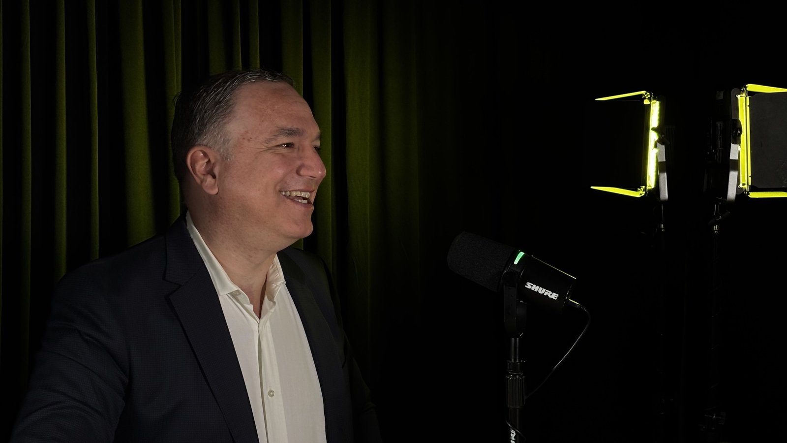 Mario Villaseñor durante una entrevista